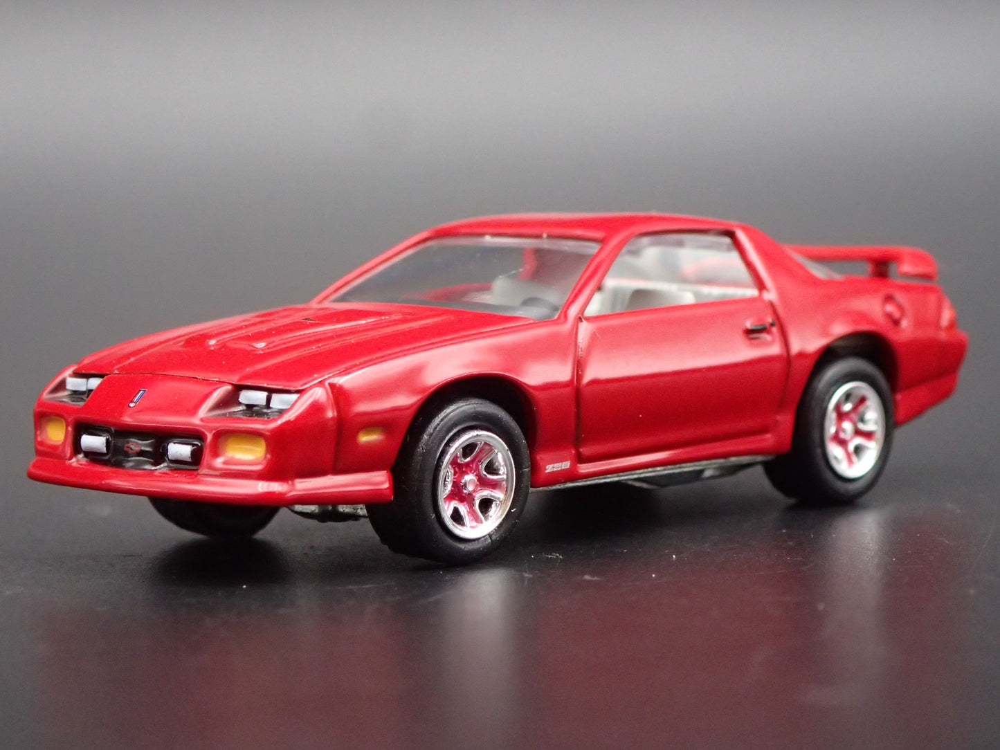 1991 91 CHEVY CHEVROLET CAMARO Z28 1LE RED 1:64 SCALE DIORAMA DIECAST MODEL CAR