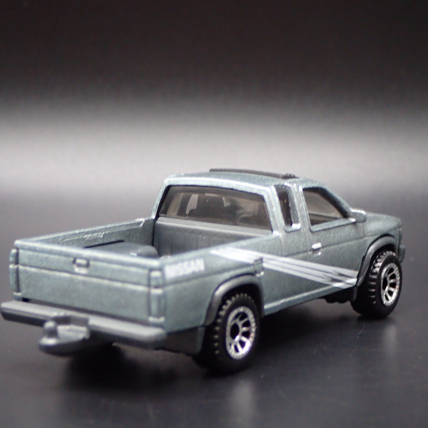 1995 95 NISSAN HARDBODY PICKUP TRUCK D21 W HITCH 1:64 SCALE DIECAST MODEL CAR