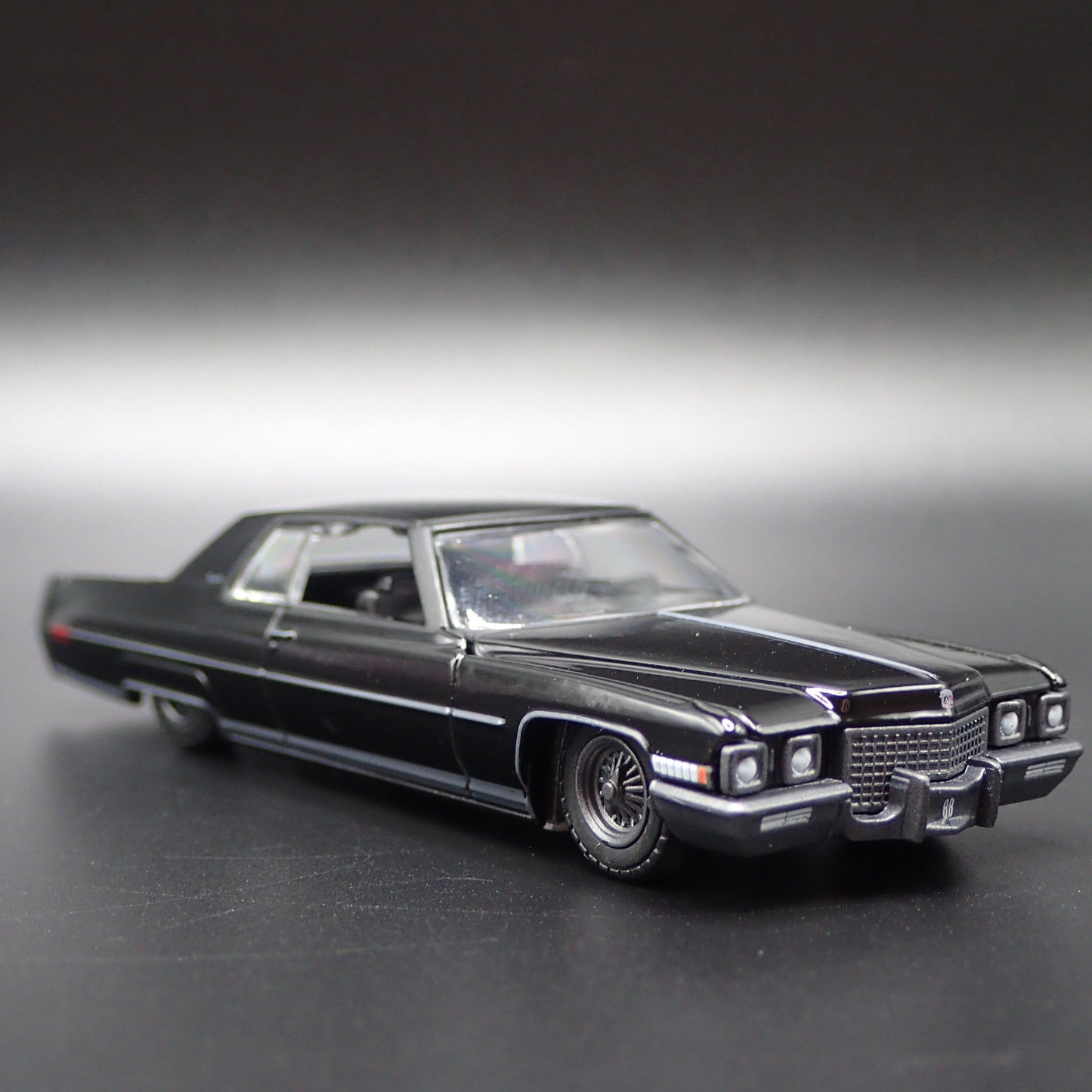 1971 71 CADILLAC CADDY COUPE DEVILLE 2 DOOR 1:64 SCALE DIORAMA DIECAST MODEL CAR