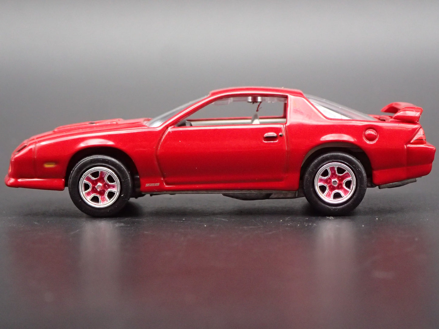 1991 91 CHEVY CHEVROLET CAMARO Z28 1LE RED 1:64 SCALE DIORAMA DIECAST MODEL CAR