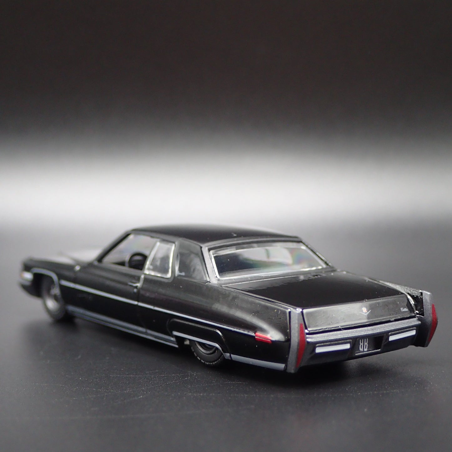 1971 71 CADILLAC CADDY COUPE DEVILLE 2 DOOR 1:64 SCALE DIORAMA DIECAST MODEL CAR