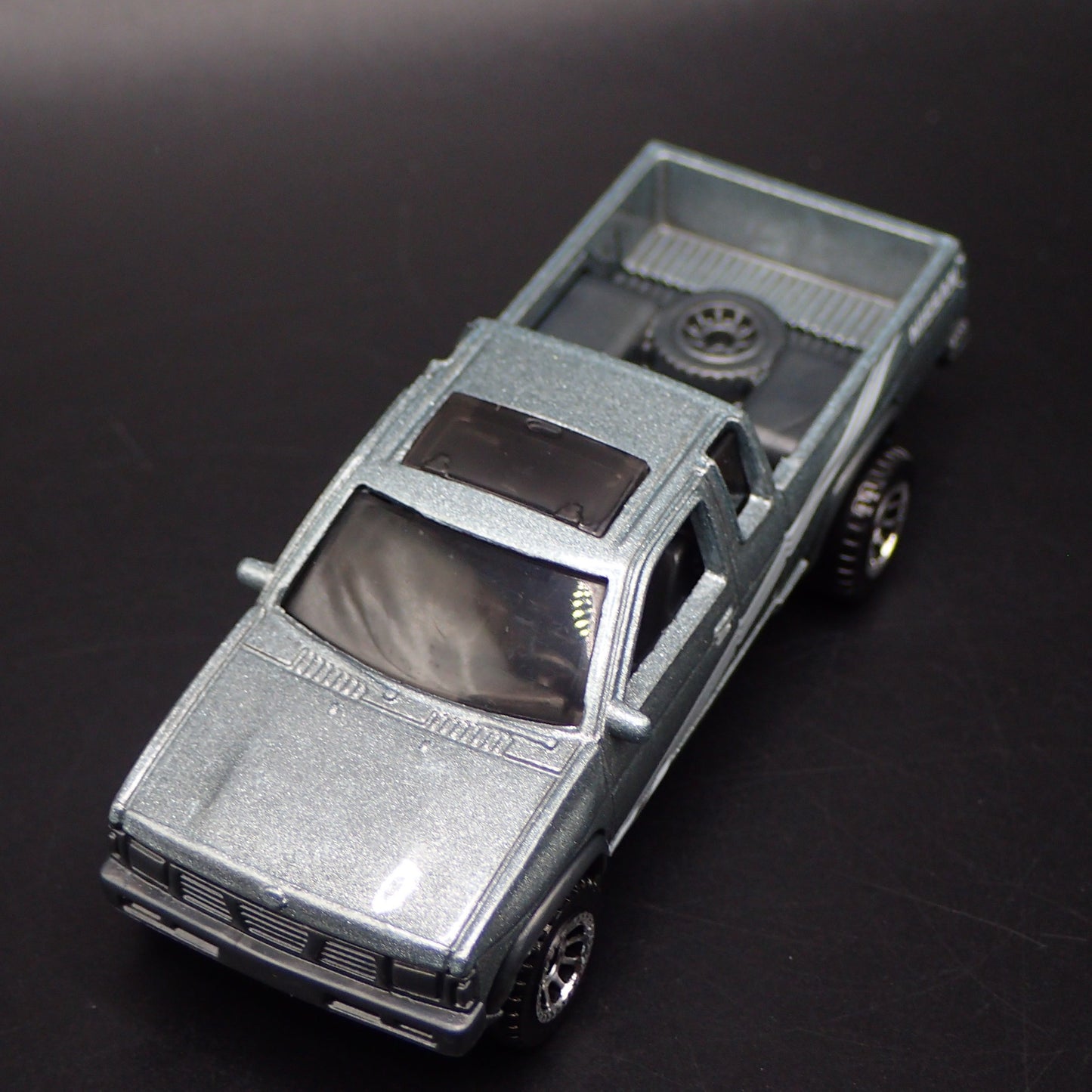 1995 95 NISSAN HARDBODY PICKUP TRUCK D21 W HITCH 1:64 SCALE DIECAST MODEL CAR