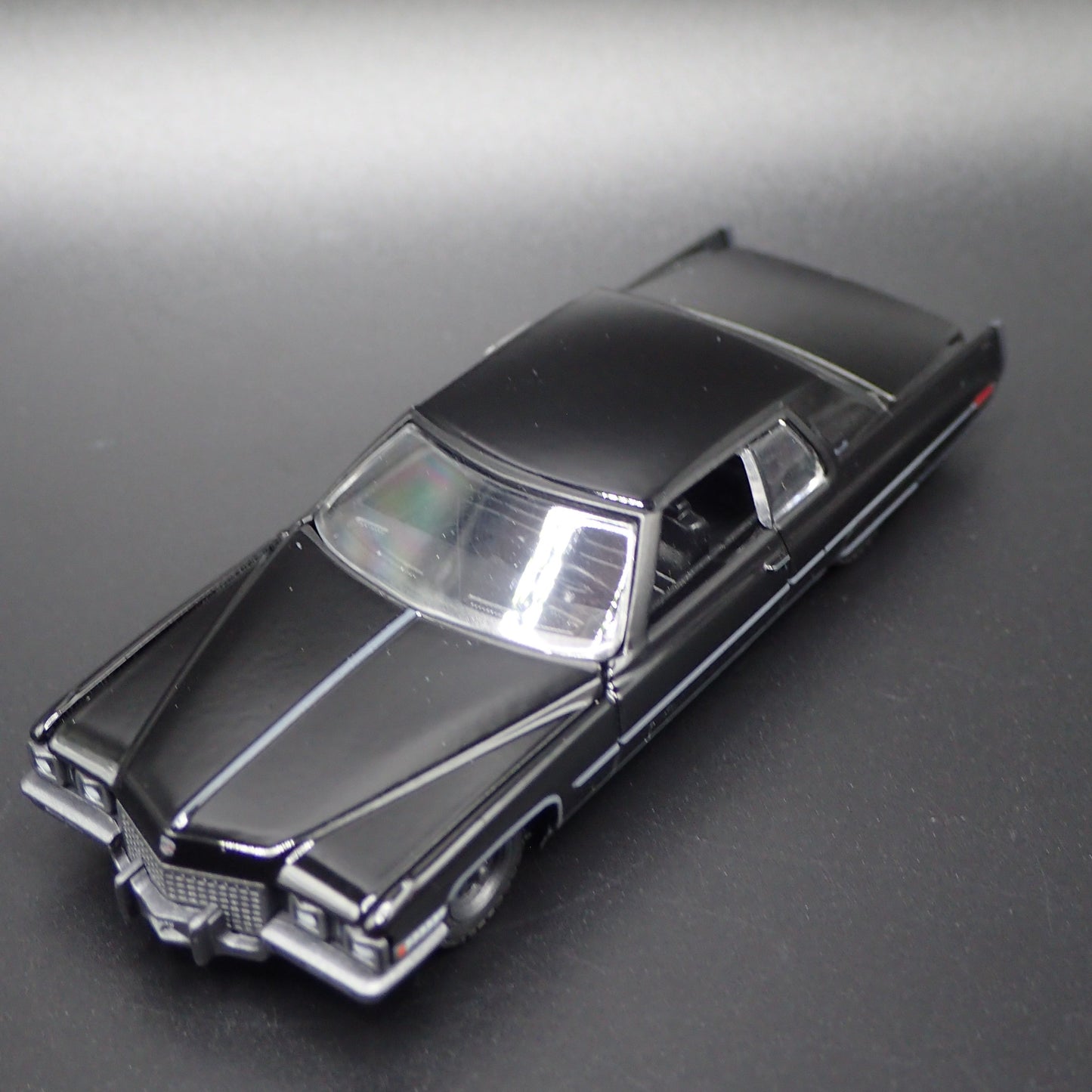 1971 71 CADILLAC CADDY COUPE DEVILLE 2 DOOR 1:64 SCALE DIORAMA DIECAST MODEL CAR