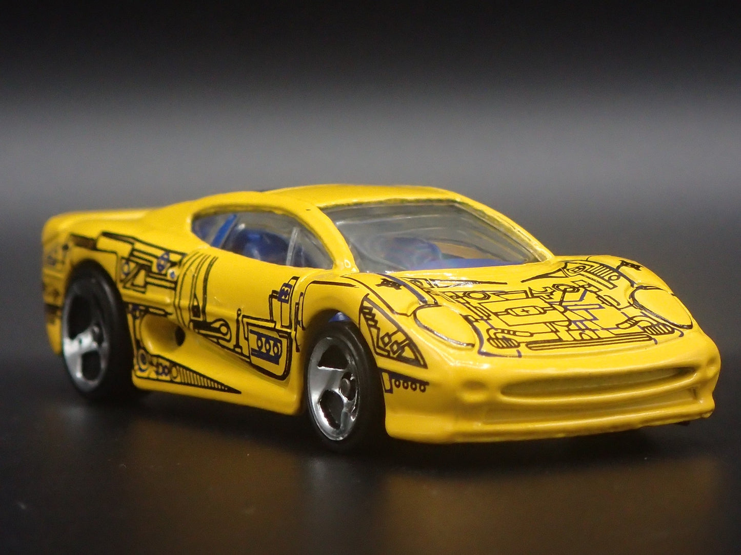 1992-1994 JAGUAR XJ220 YELLOW 1/64 SCALE COLLECTIBLE DIORAMA DIECAST MODEL CAR