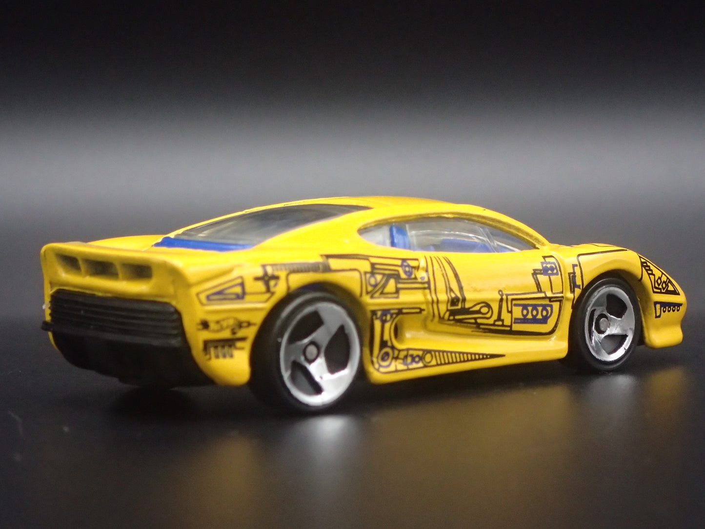 1992-1994 JAGUAR XJ220 YELLOW 1/64 SCALE COLLECTIBLE DIORAMA DIECAST MODEL CAR
