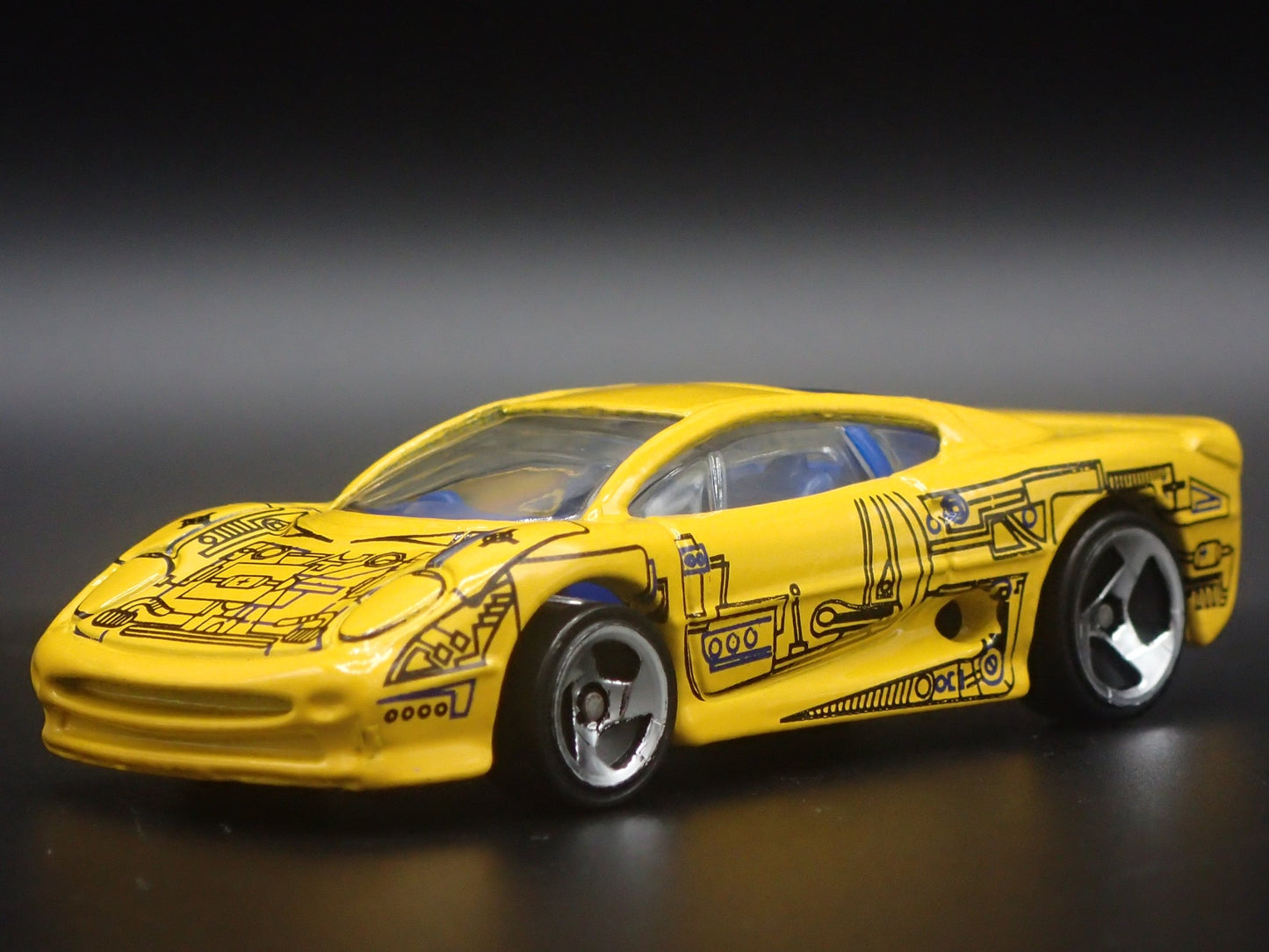 1992-1994 JAGUAR XJ220 YELLOW 1/64 SCALE COLLECTIBLE DIORAMA DIECAST MODEL CAR
