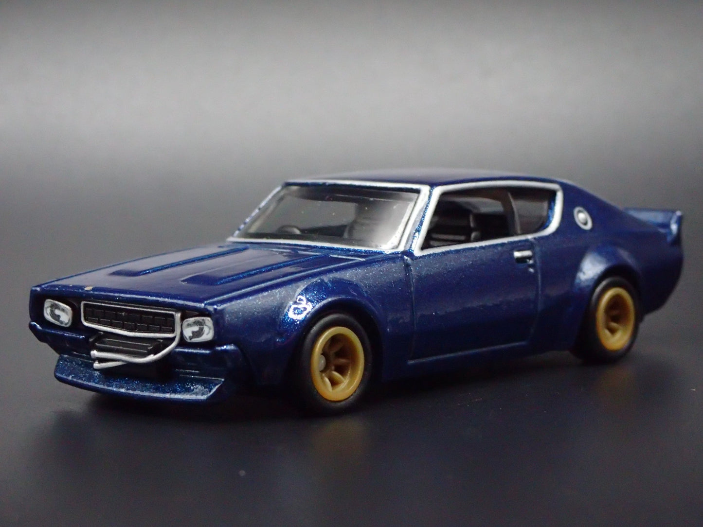 1972-1973 NISSAN SKYLINE 2000 GTR BLUE LBWK 1:64 SCALE DIORAMA DIECAST MODEL CAR