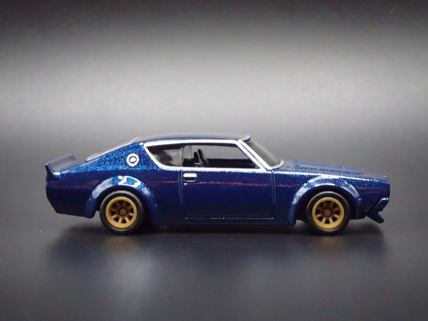 1972-1973 NISSAN SKYLINE 2000 GTR BLUE LBWK 1:64 SCALE DIORAMA DIECAST MODEL CAR