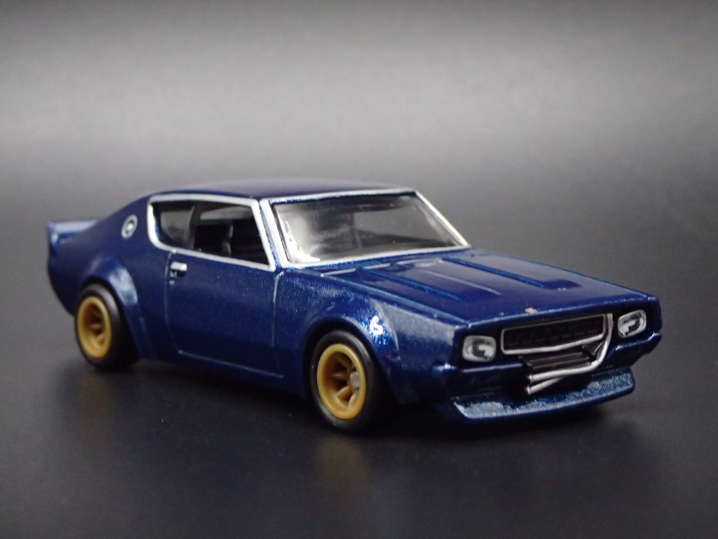 1972-1973 NISSAN SKYLINE 2000 GTR BLUE LBWK 1:64 SCALE DIORAMA DIECAST MODEL CAR