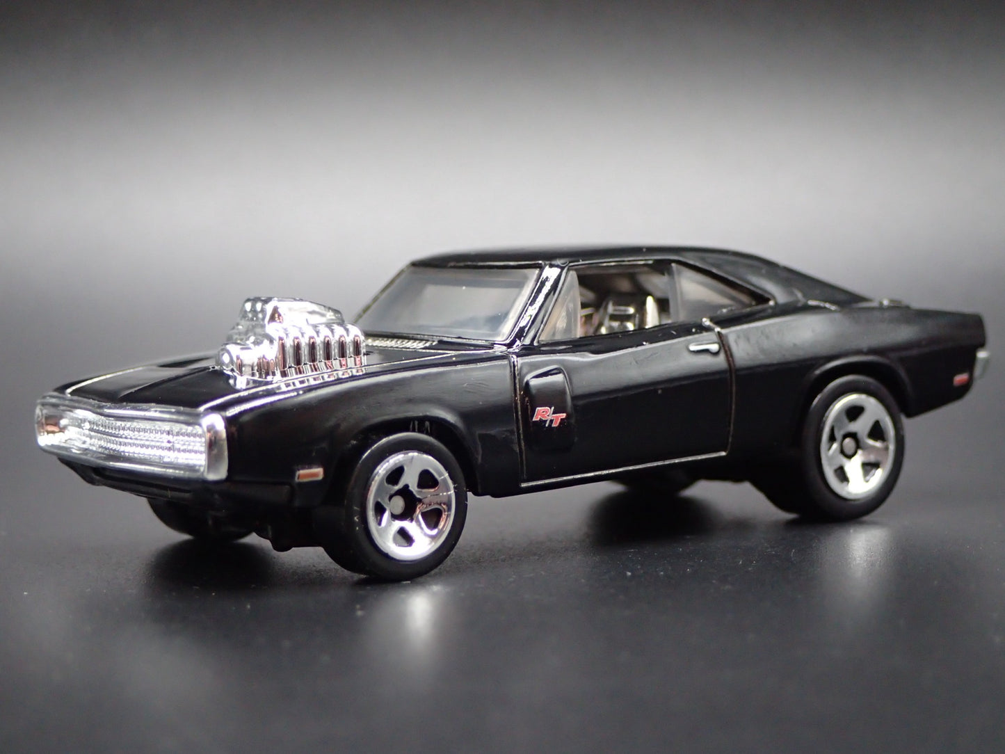 1970 70 DODGE CHARGER RT BLACK 1/64 SCALE COLLECTIBLE DIORAMA DIECAST MODEL CAR