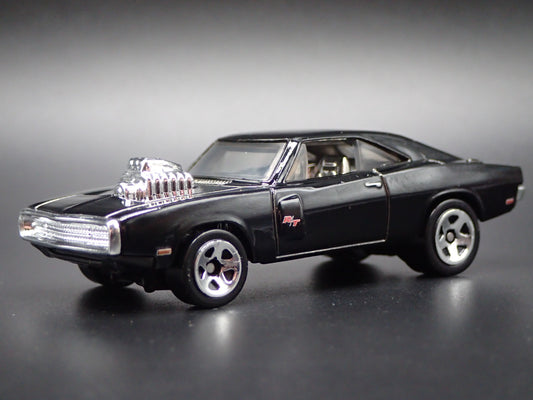 1970 70 DODGE CHARGER RT BLACK 1/64 SCALE COLLECTIBLE DIORAMA DIECAST MODEL CAR