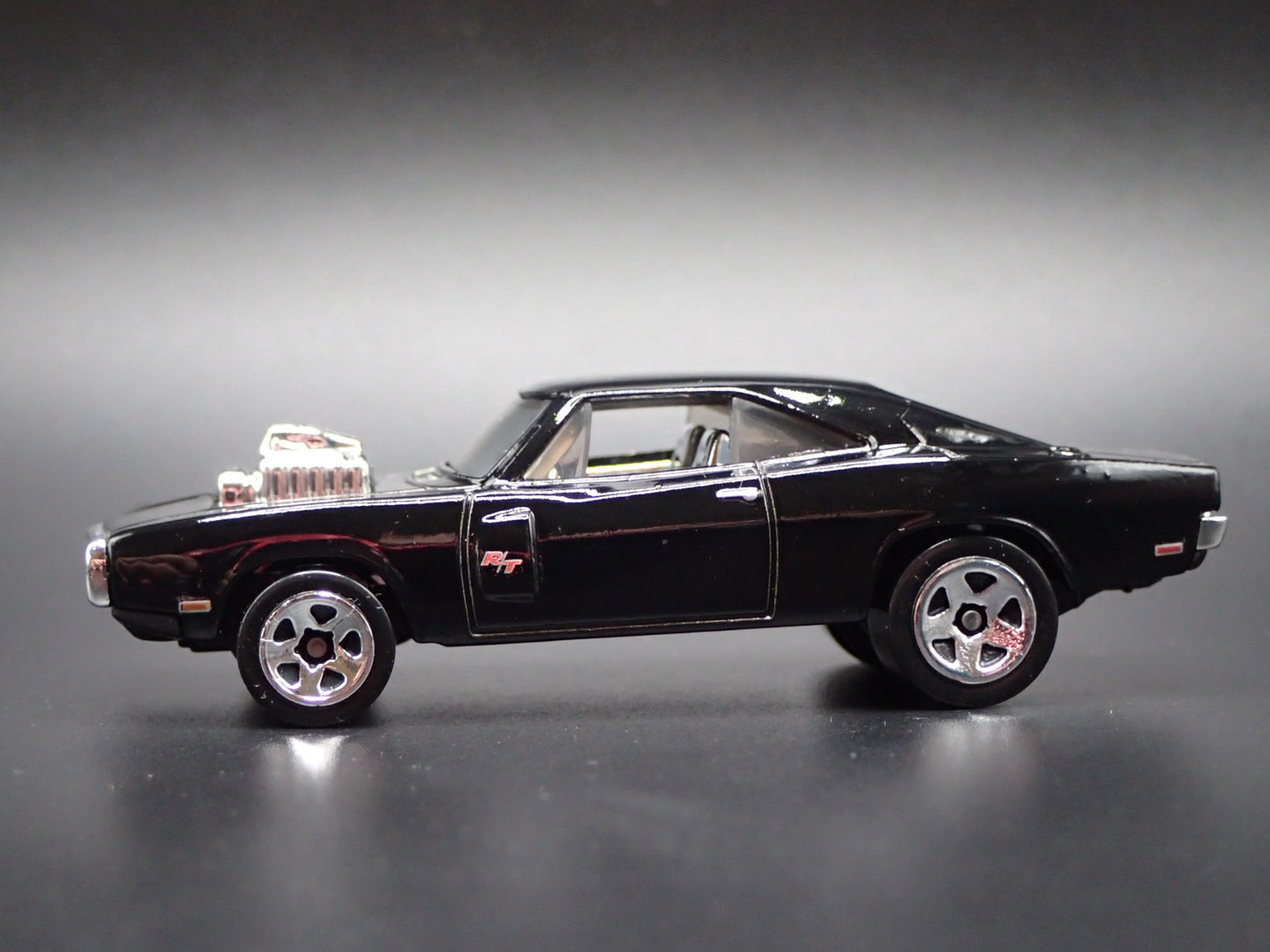 1970 70 DODGE CHARGER RT BLACK 1/64 SCALE COLLECTIBLE DIORAMA DIECAST MODEL CAR