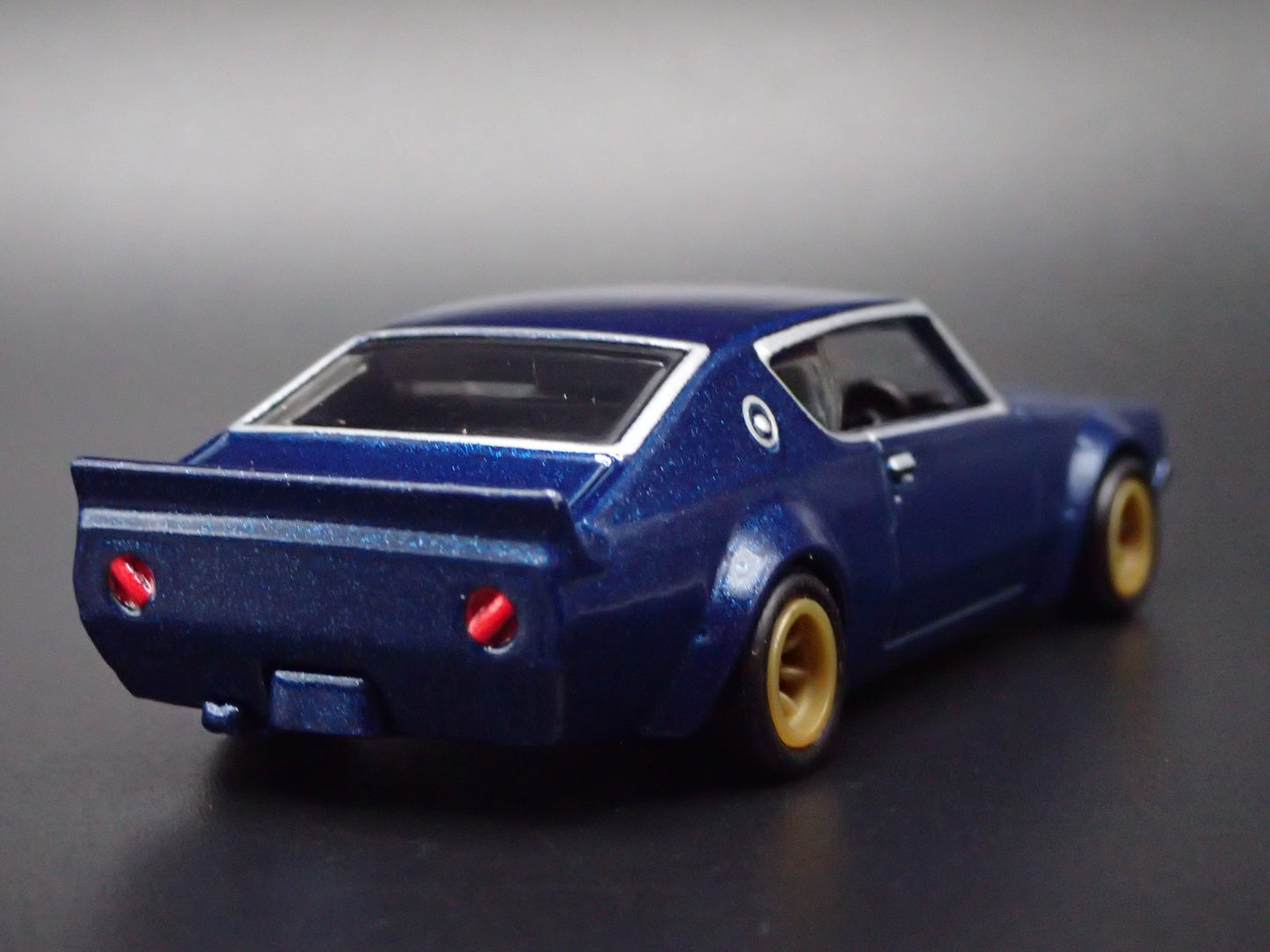 1972-1973 NISSAN SKYLINE 2000 GTR BLUE LBWK 1:64 SCALE DIORAMA DIECAST MODEL CAR