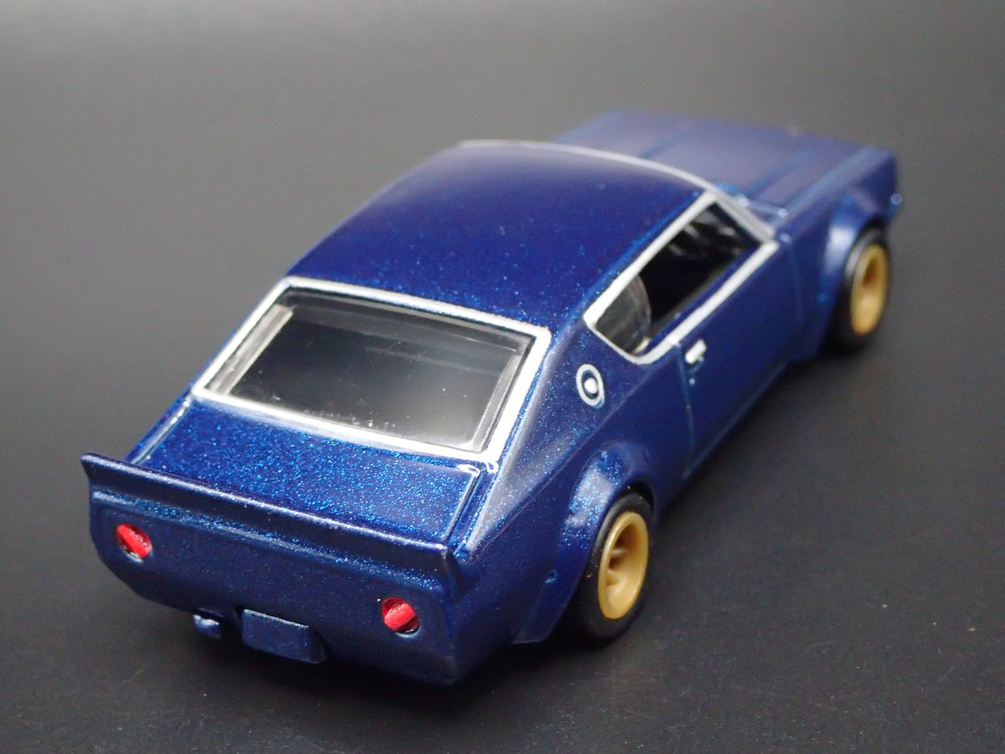 1972-1973 NISSAN SKYLINE 2000 GTR BLUE LBWK 1:64 SCALE DIORAMA DIECAST MODEL CAR