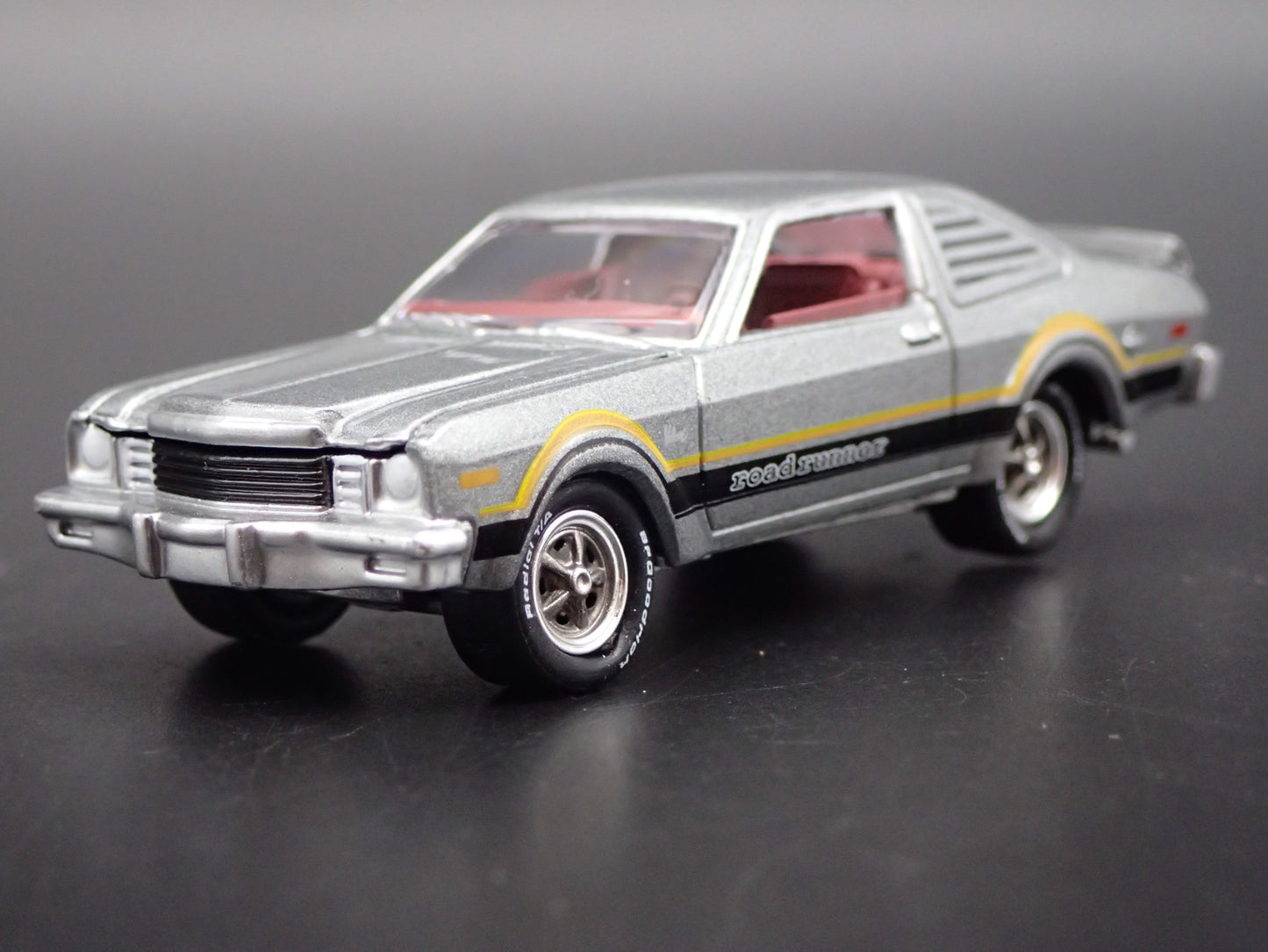1976 76 PLYMOUTH VOLARE ROAD RUNNER SILVER 1/64 SCALE DIORAMA DIECAST MODEL CAR