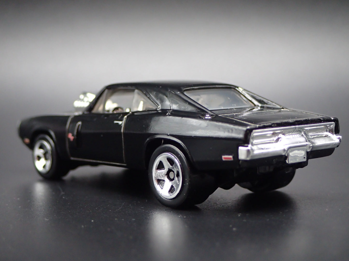1970 70 DODGE CHARGER RT BLACK 1/64 SCALE COLLECTIBLE DIORAMA DIECAST MODEL CAR