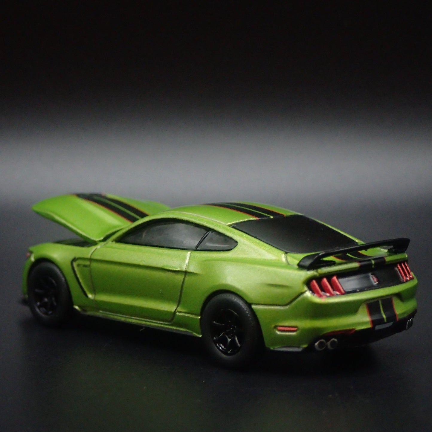 2015-2023 FORD MUSTANG SHELBY GT350R GREEN 1:64 SCALE DIORAMA DIECAST MODEL CAR