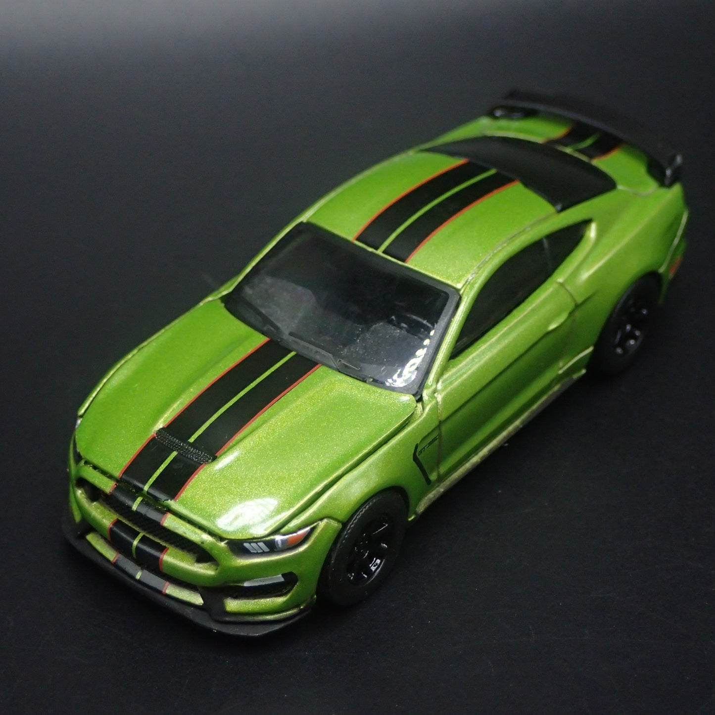2015-2023 FORD MUSTANG SHELBY GT350R GREEN 1:64 SCALE DIORAMA DIECAST MODEL CAR