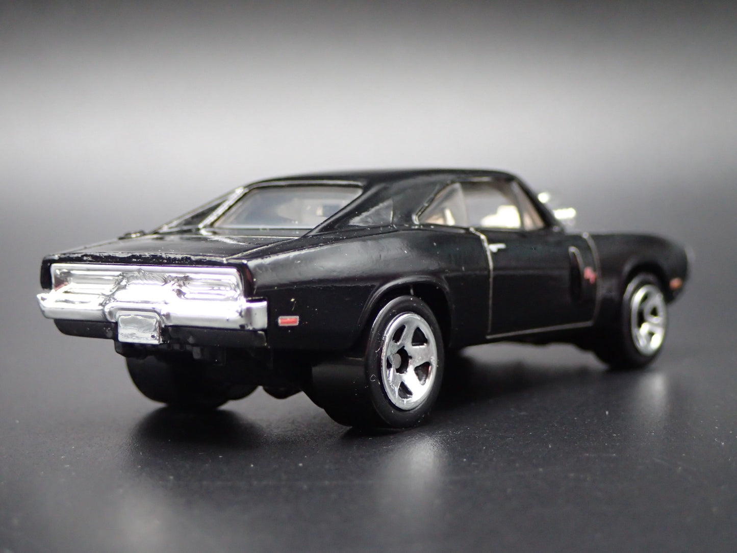 1970 70 DODGE CHARGER RT BLACK 1/64 SCALE COLLECTIBLE DIORAMA DIECAST MODEL CAR