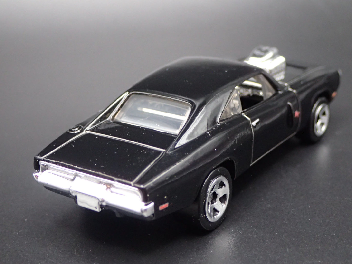 1970 70 DODGE CHARGER RT BLACK 1/64 SCALE COLLECTIBLE DIORAMA DIECAST MODEL CAR