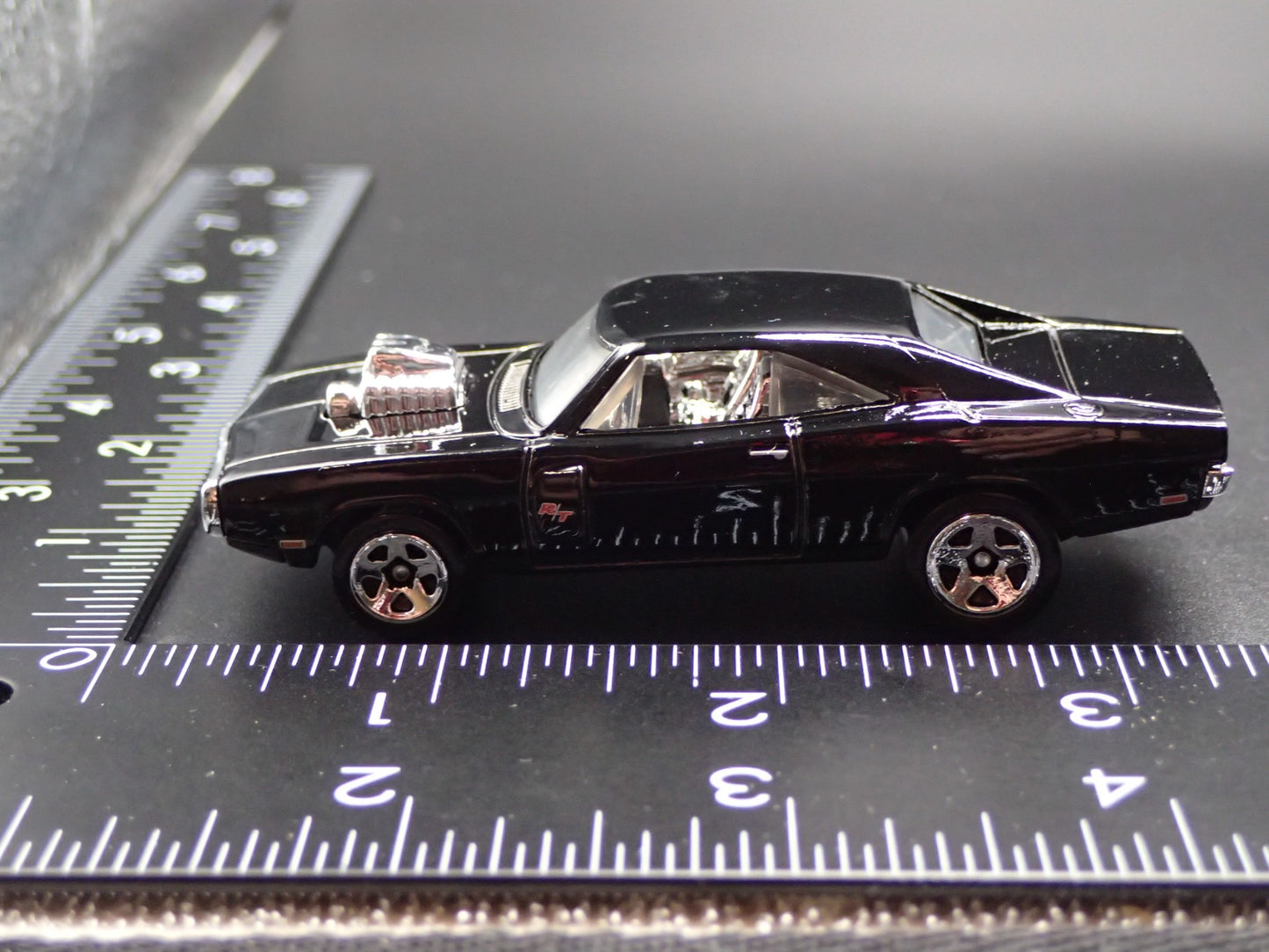 1970 70 DODGE CHARGER RT BLACK 1/64 SCALE COLLECTIBLE DIORAMA DIECAST MODEL CAR