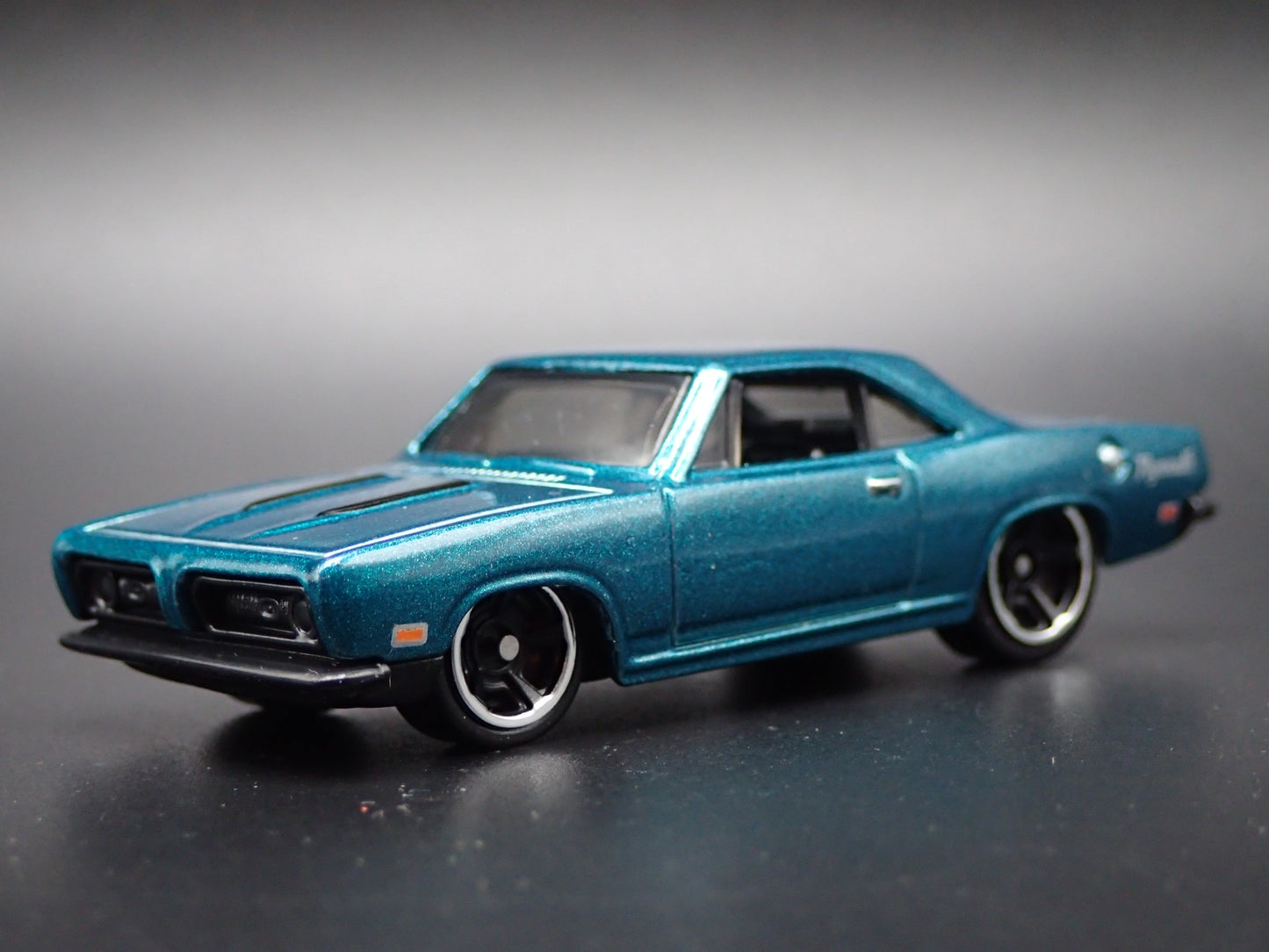 1968 68 PLYMOUTH BARRACUDA FORMULA S 1:64 SCALE COLLECTIBLE DIECAST MODEL CAR