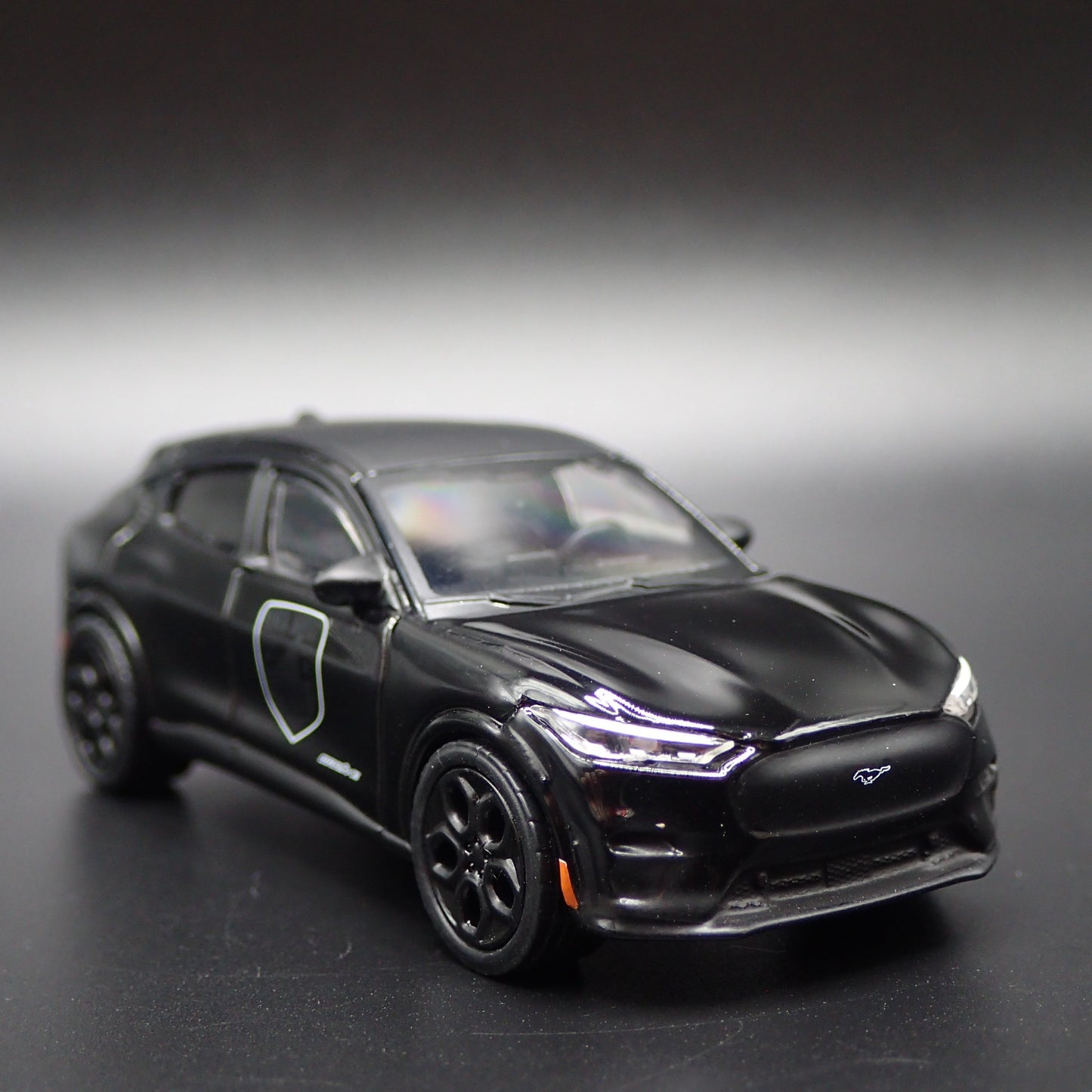 2021-2025 FORD MUSTANG MACH E GT ELECTRIC 1/64 SCALE DIORAMA DIECAST MODEL CAR