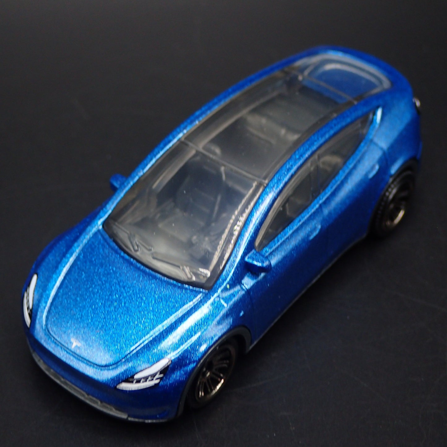 2020-2025 TESLA MODEL Y SUV 1:64 SCALE COLLECTIBLE DIORAMA DIECAST MODEL CAR