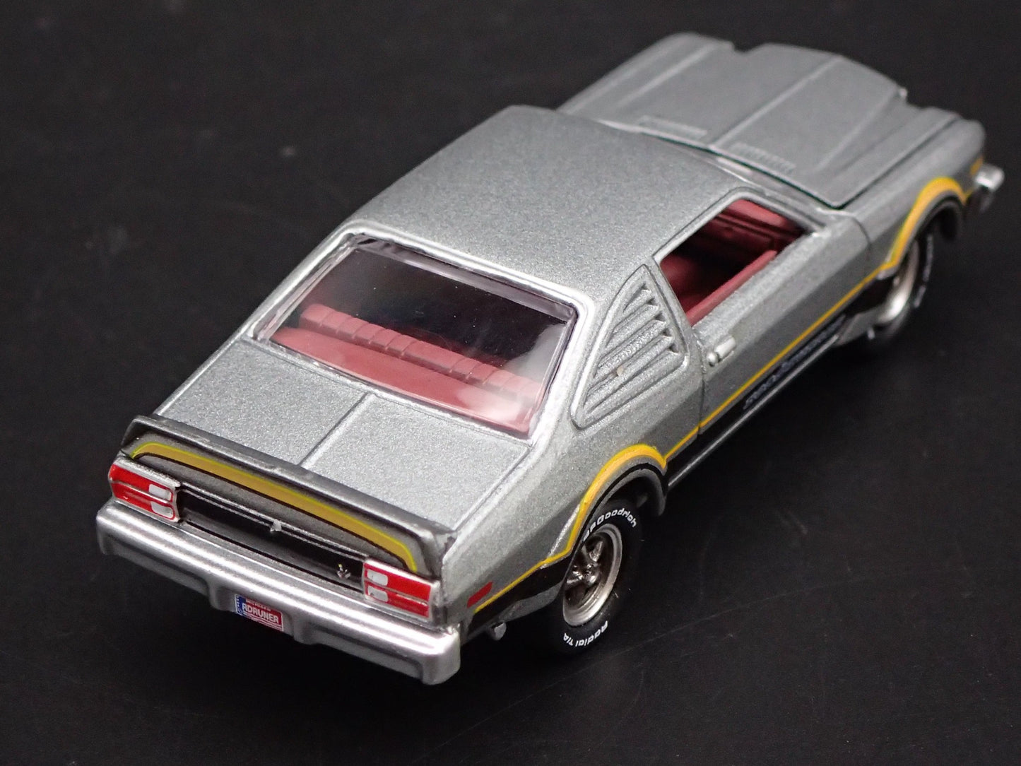 1976 76 PLYMOUTH VOLARE ROAD RUNNER SILVER 1/64 SCALE DIORAMA DIECAST MODEL CAR