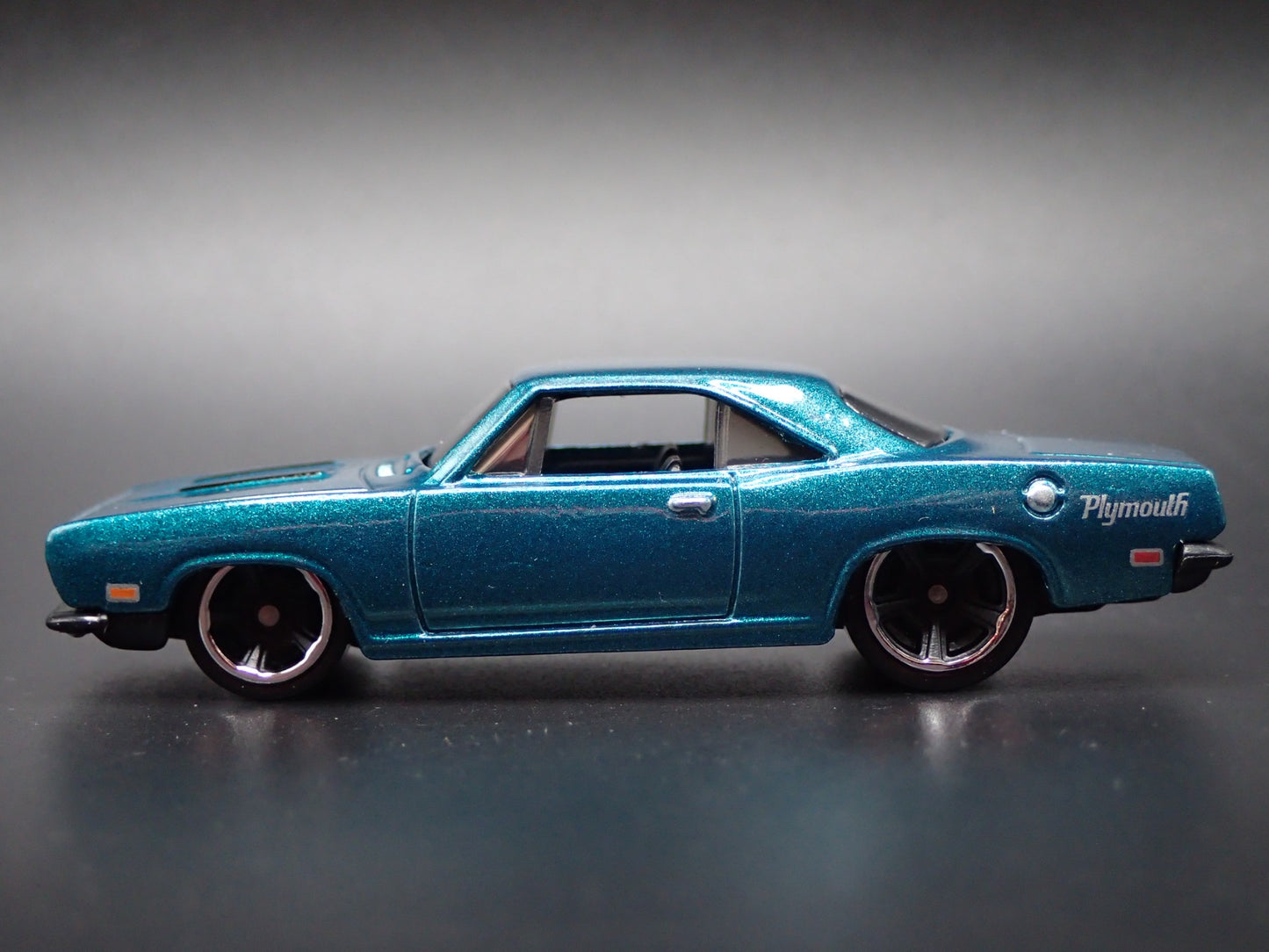 1968 68 PLYMOUTH BARRACUDA FORMULA S 1:64 SCALE COLLECTIBLE DIECAST MODEL CAR