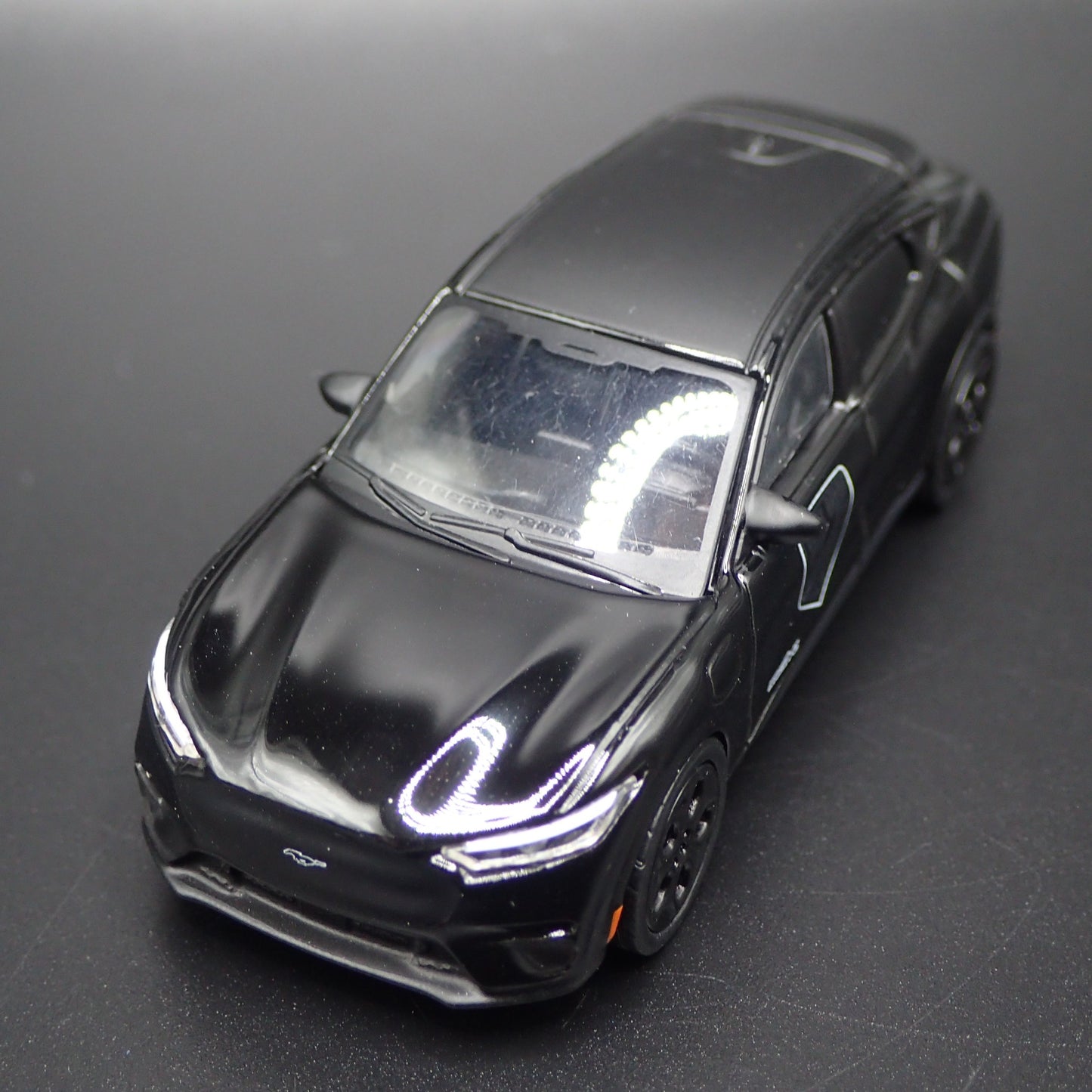 2021-2025 FORD MUSTANG MACH E GT ELECTRIC 1/64 SCALE DIORAMA DIECAST MODEL CAR