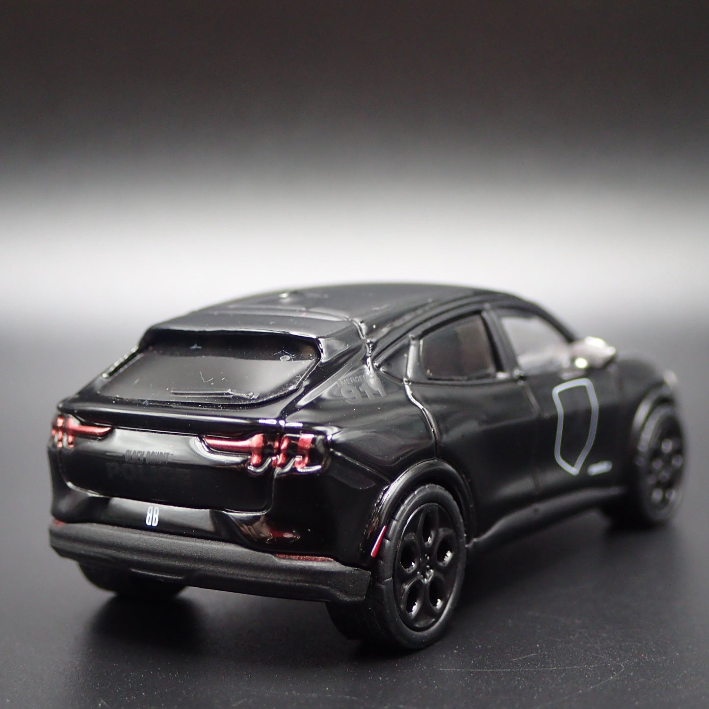 2021-2025 FORD MUSTANG MACH E GT ELECTRIC 1/64 SCALE DIORAMA DIECAST MODEL CAR