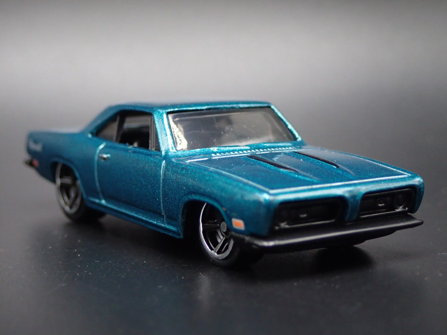 1968 68 PLYMOUTH BARRACUDA FORMULA S 1:64 SCALE COLLECTIBLE DIECAST MODEL CAR