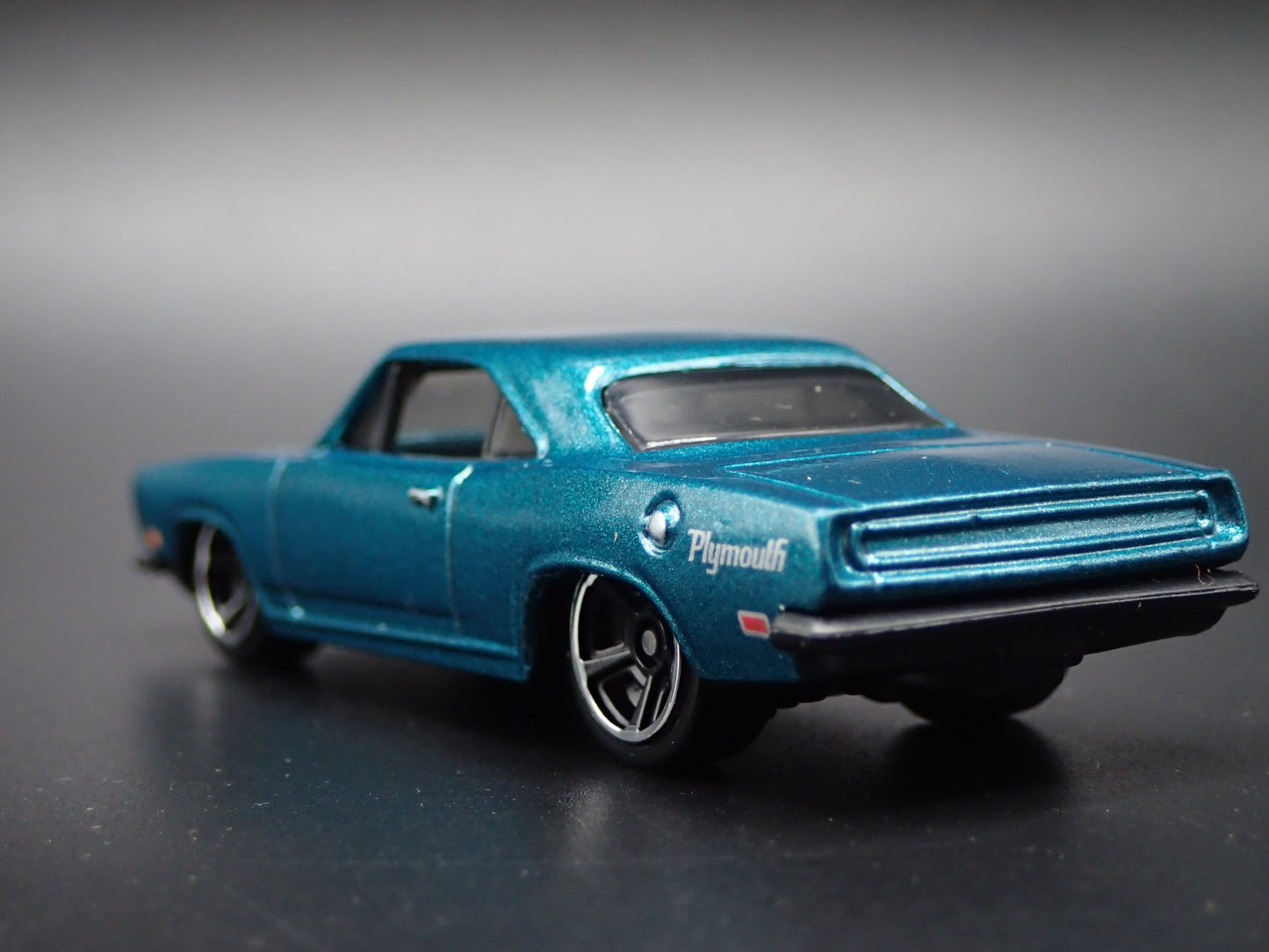 1968 68 PLYMOUTH BARRACUDA FORMULA S 1:64 SCALE COLLECTIBLE DIECAST MODEL CAR