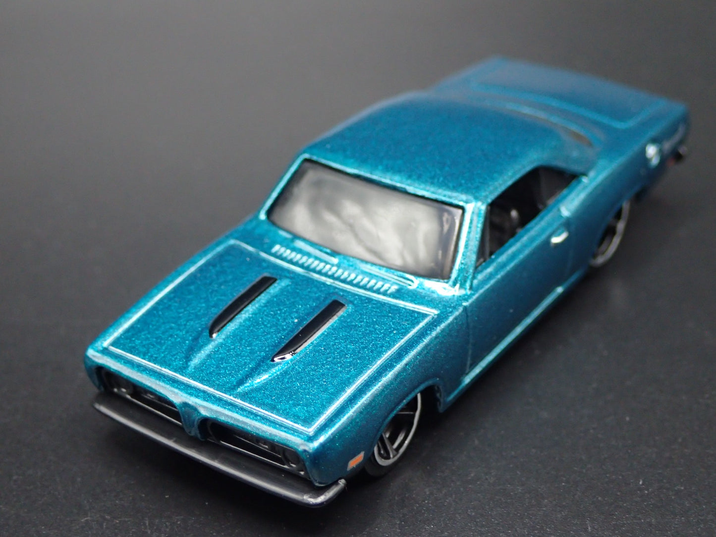 1968 68 PLYMOUTH BARRACUDA FORMULA S 1:64 SCALE COLLECTIBLE DIECAST MODEL CAR
