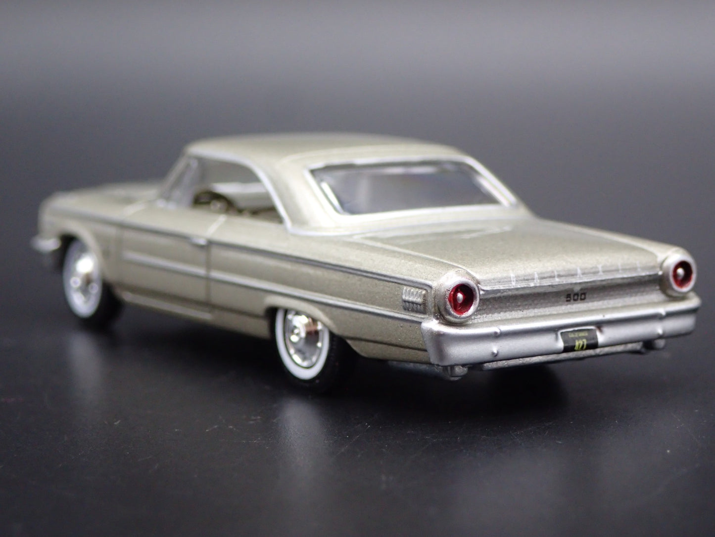 1963 63 FORD GALAXIE 500 RARE 1/64 SCALE COLLECTIBLE DIORAMA DIECAST MODEL CAR