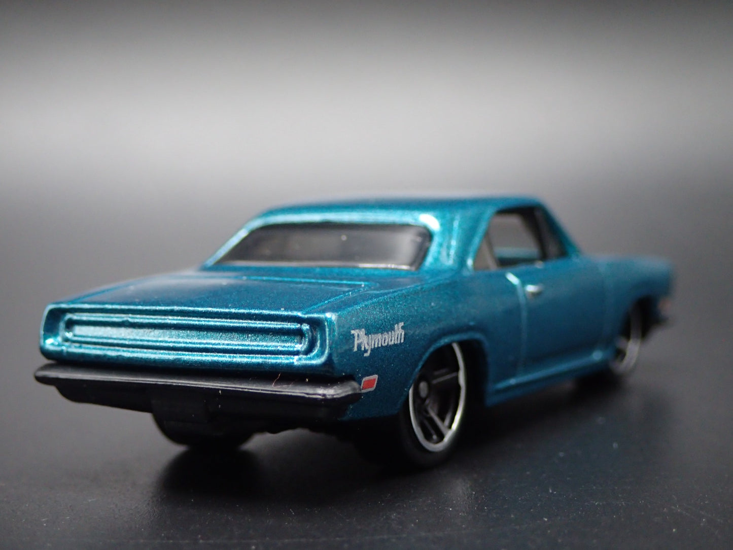 1968 68 PLYMOUTH BARRACUDA FORMULA S 1:64 SCALE COLLECTIBLE DIECAST MODEL CAR