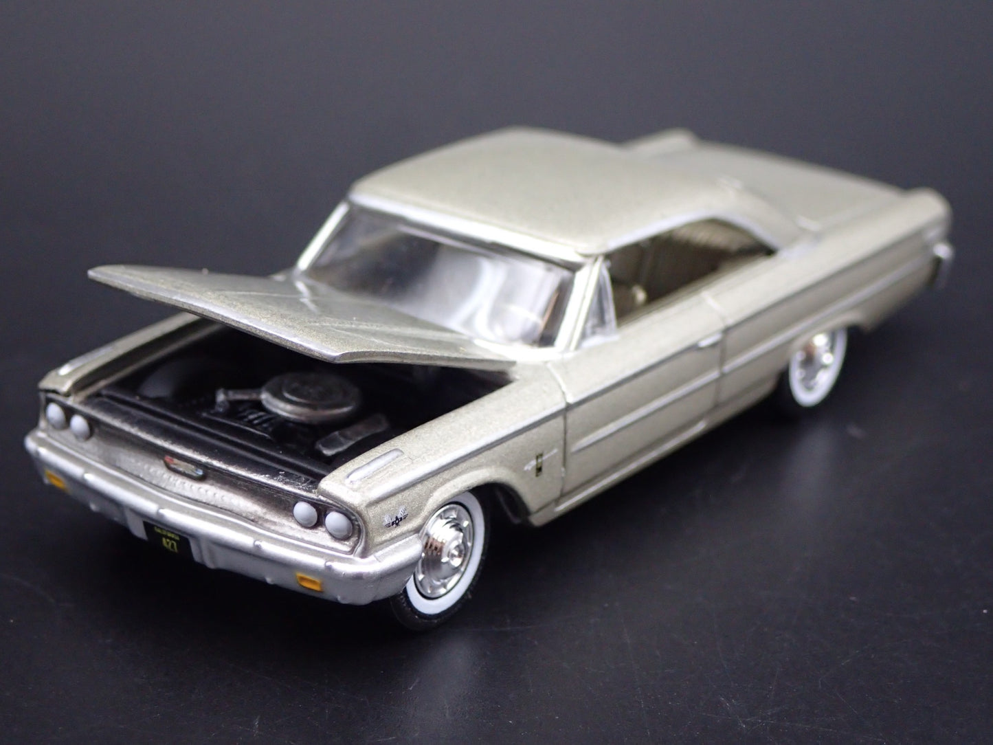 1963 63 FORD GALAXIE 500 RARE 1/64 SCALE COLLECTIBLE DIORAMA DIECAST MODEL CAR