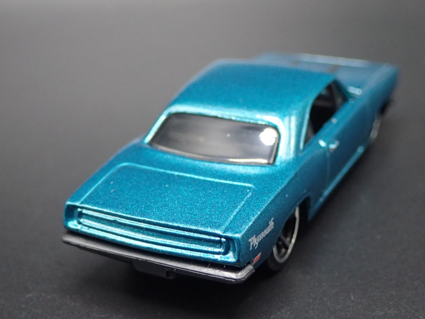 1968 68 PLYMOUTH BARRACUDA FORMULA S 1:64 SCALE COLLECTIBLE DIECAST MODEL CAR