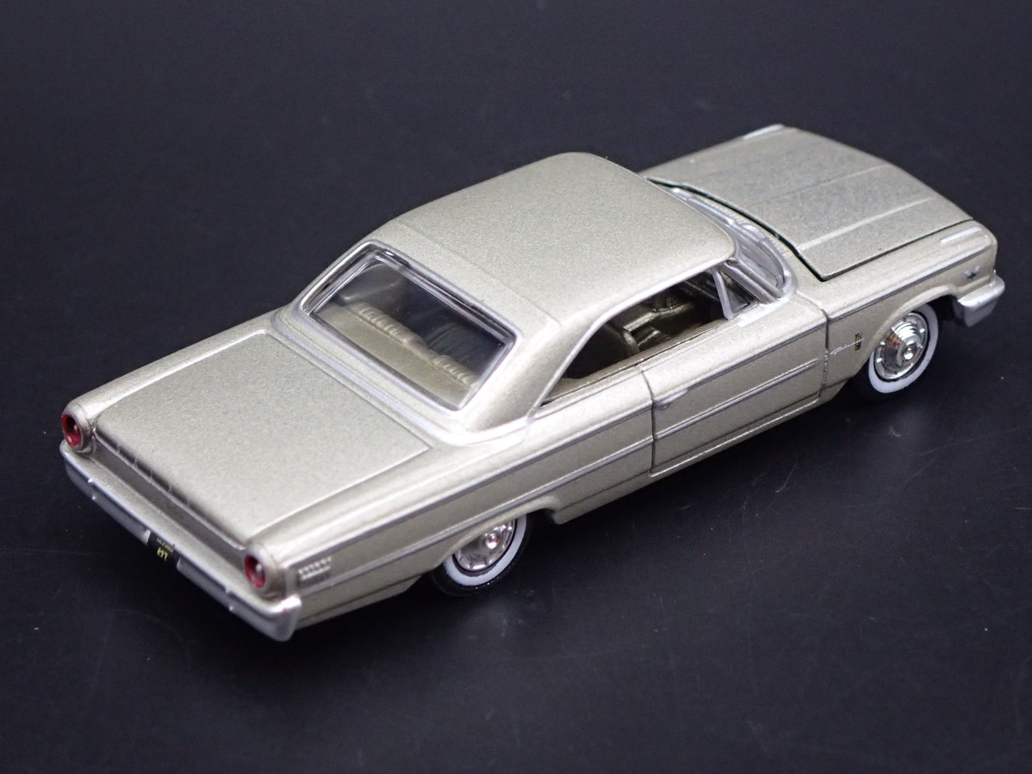1963 63 FORD GALAXIE 500 RARE 1/64 SCALE COLLECTIBLE DIORAMA DIECAST MODEL CAR