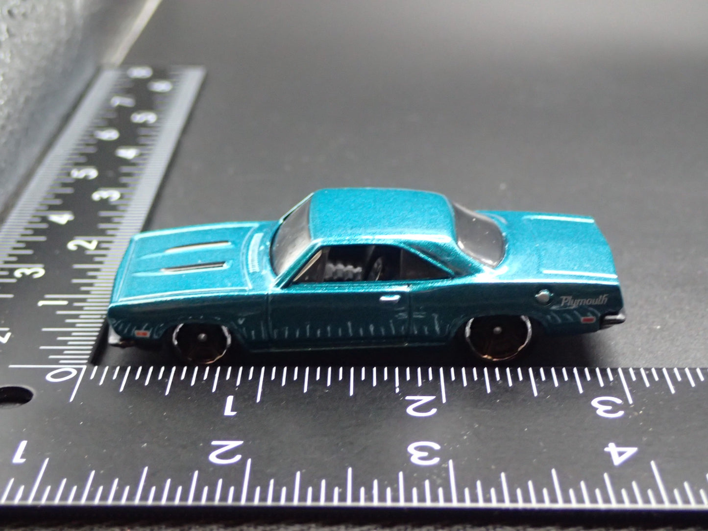 1968 68 PLYMOUTH BARRACUDA FORMULA S 1:64 SCALE COLLECTIBLE DIECAST MODEL CAR