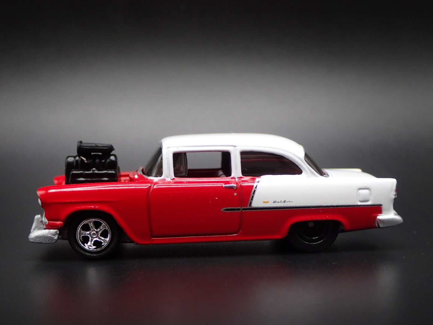 1955 55 CHEVY CHEVROLET BEL AIR RED 1:64 SCALE DIORAMA DIECAST MODEL CAR