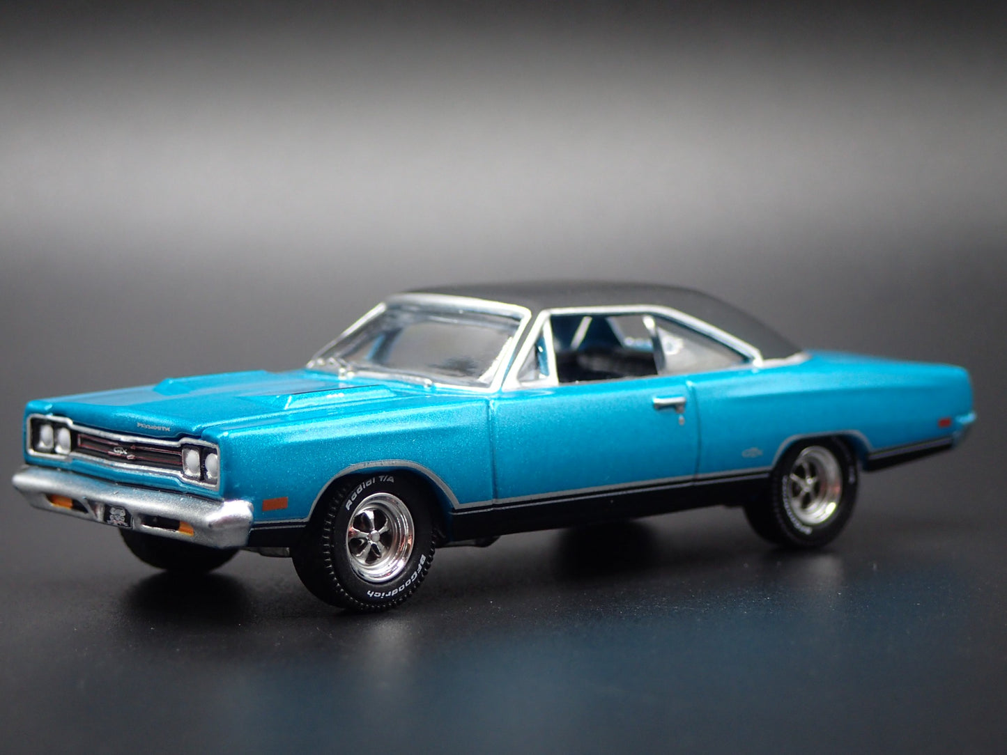1969 69 PLYMOUTH HEMI GTX TEAL 1:64 SCALE COLLECTIBLE DIORAMA DIECAST MODEL CAR