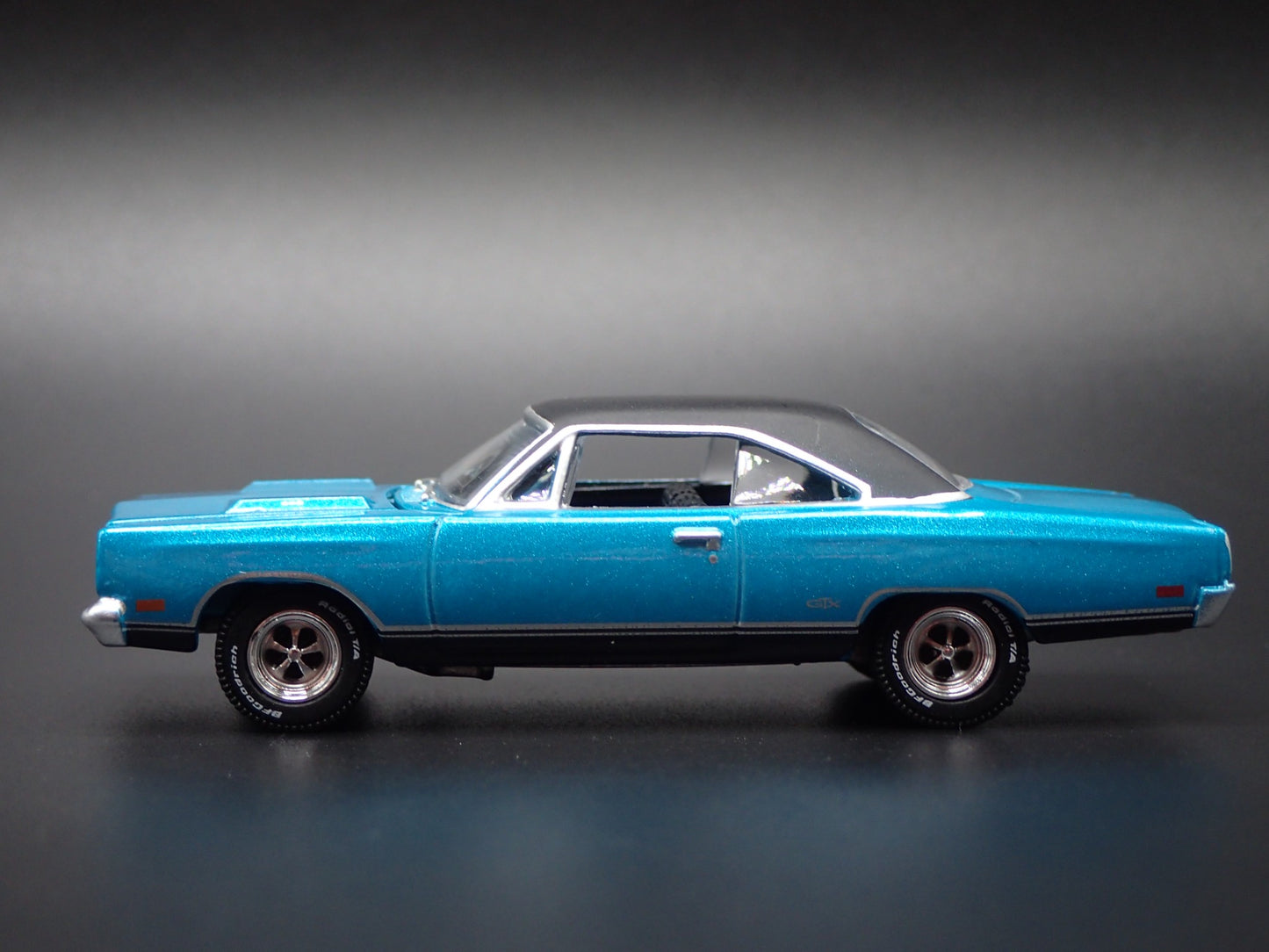 1969 69 PLYMOUTH HEMI GTX TEAL 1:64 SCALE COLLECTIBLE DIORAMA DIECAST MODEL CAR