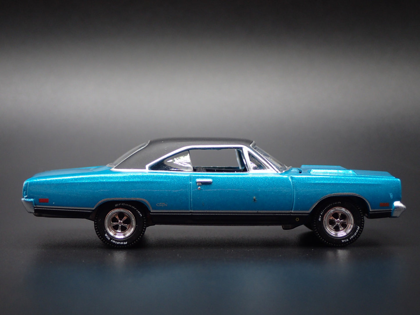 1969 69 PLYMOUTH HEMI GTX TEAL 1:64 SCALE COLLECTIBLE DIORAMA DIECAST MODEL CAR