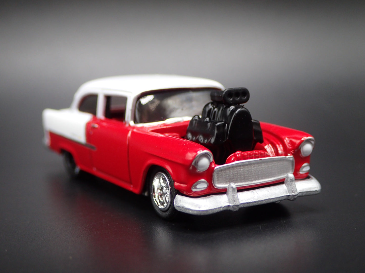 1955 55 CHEVY CHEVROLET BEL AIR RED 1:64 SCALE DIORAMA DIECAST MODEL CAR