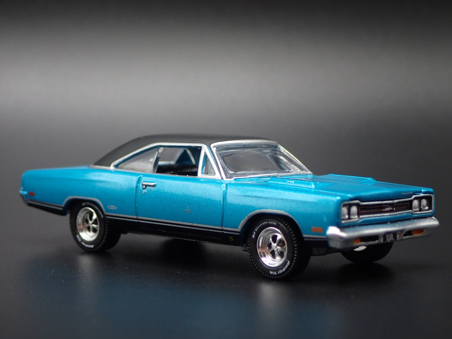 1969 69 PLYMOUTH HEMI GTX TEAL 1:64 SCALE COLLECTIBLE DIORAMA DIECAST MODEL CAR