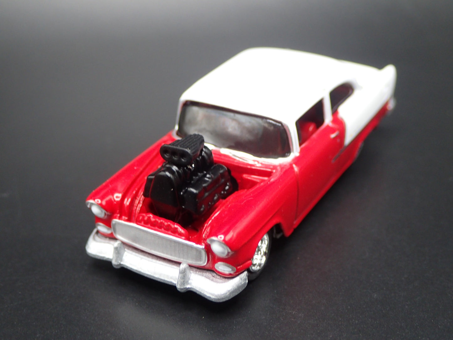 1955 55 CHEVY CHEVROLET BEL AIR RED 1:64 SCALE DIORAMA DIECAST MODEL CAR