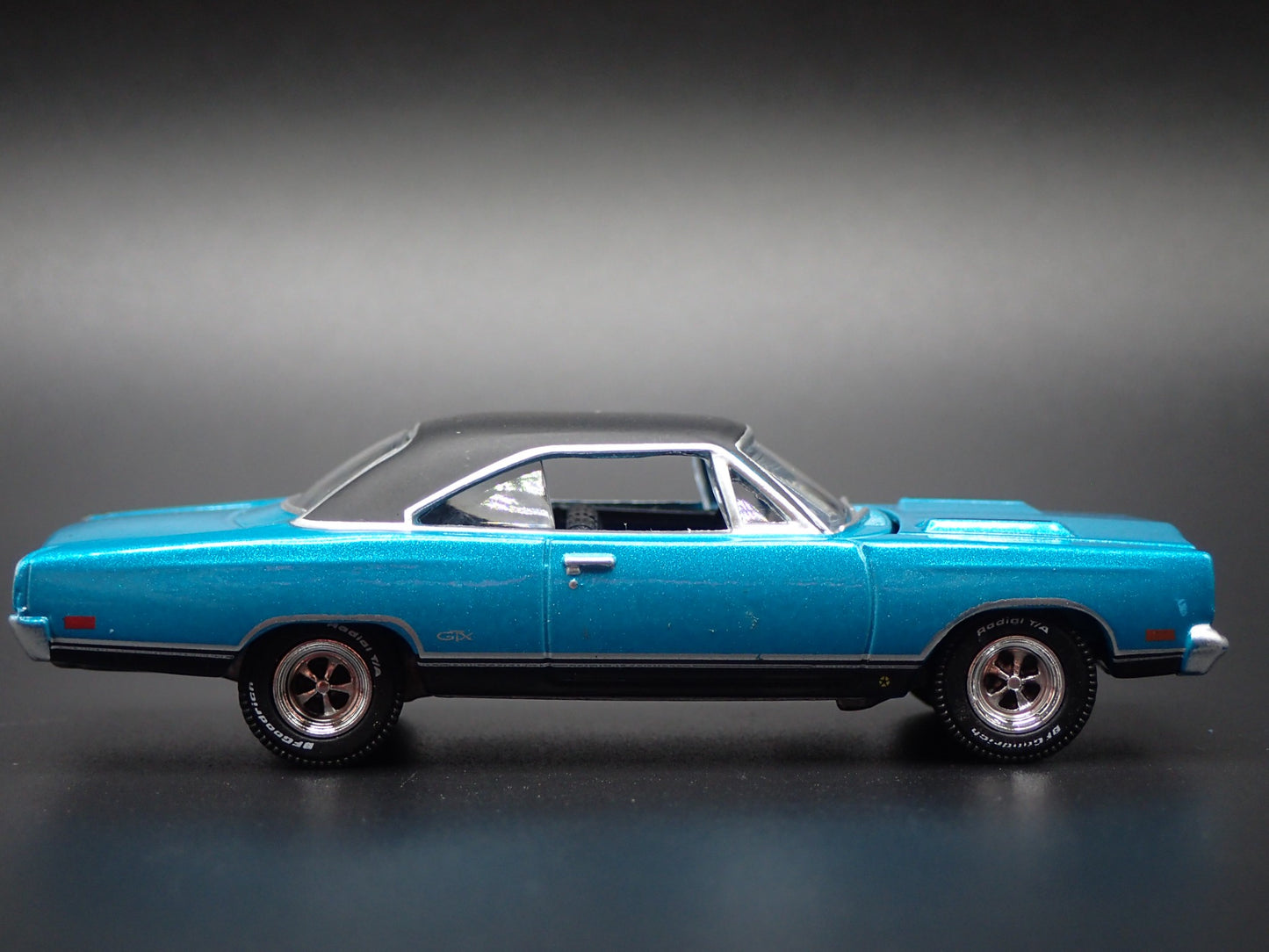 1969 69 PLYMOUTH HEMI GTX TEAL 1:64 SCALE COLLECTIBLE DIORAMA DIECAST MODEL CAR