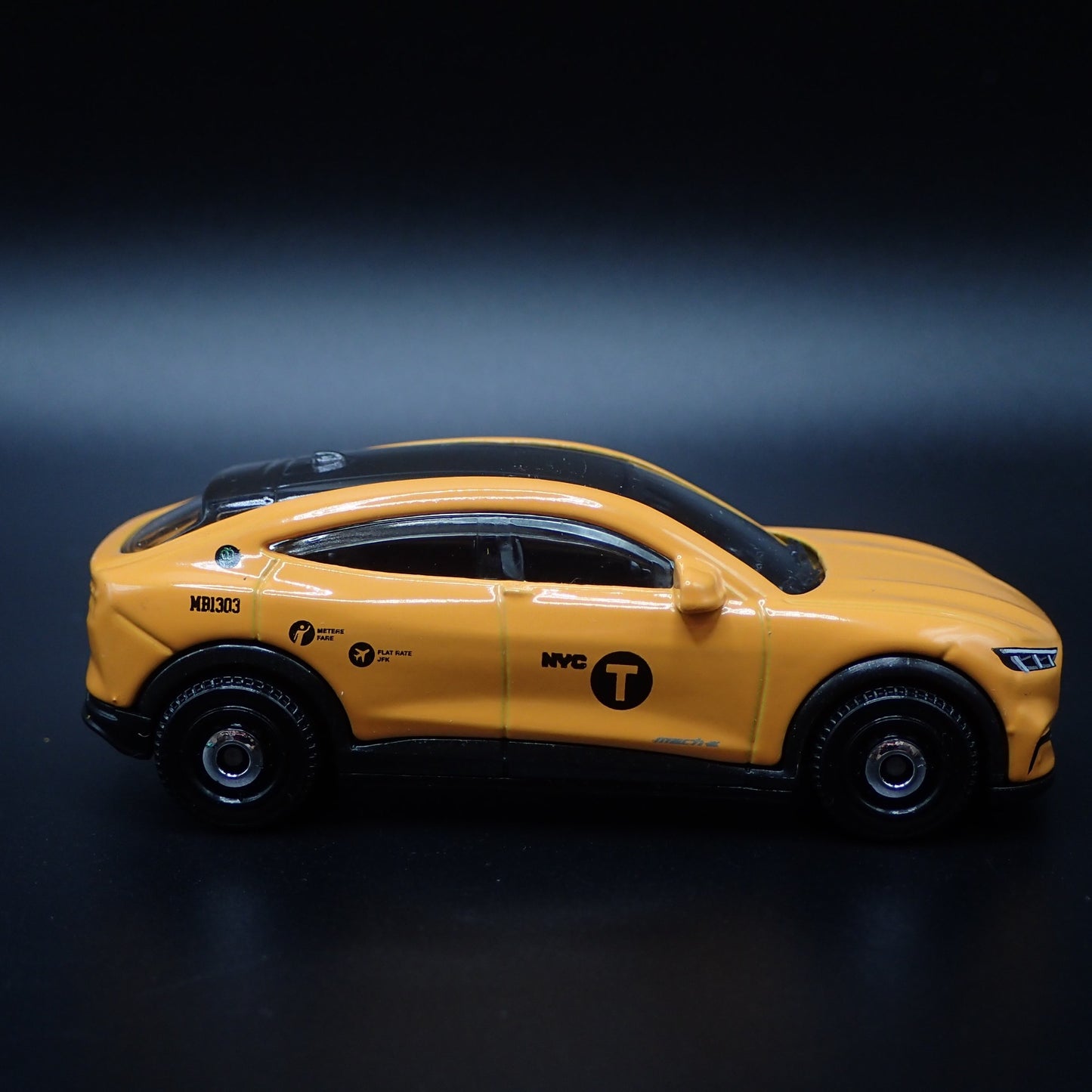 2021-2025 FORD MUSTANG MACH E ELECTRIC SUV NYC TAXI 1/64 SCALE DIECAST MODEL CAR